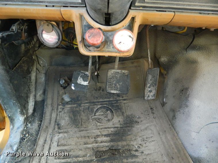 image for item DE4350 1980 Ford oil distributor truck