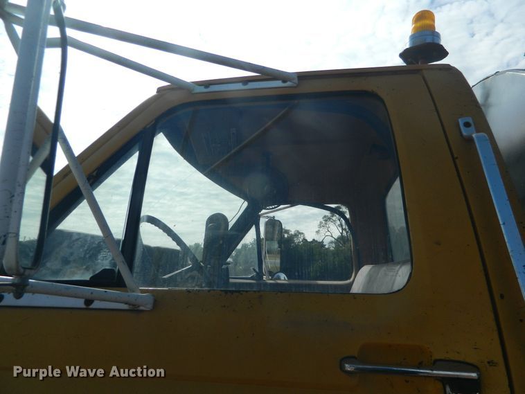 image for item DE4350 1980 Ford oil distributor truck