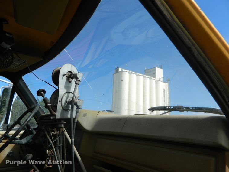 image for item DE4350 1980 Ford oil distributor truck