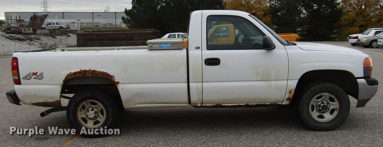 image for item DG6588 2001 GMC Sierra 1500 pickup truck