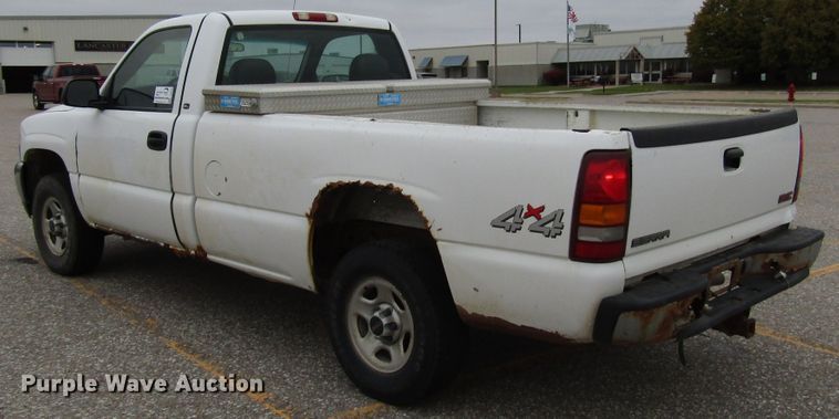 image for item DG6588 2001 GMC Sierra 1500 pickup truck