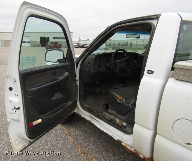 image for item DG6588 2001 GMC Sierra 1500 pickup truck