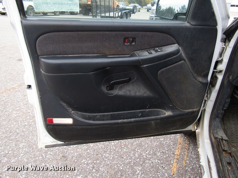 image for item DG6588 2001 GMC Sierra 1500 pickup truck