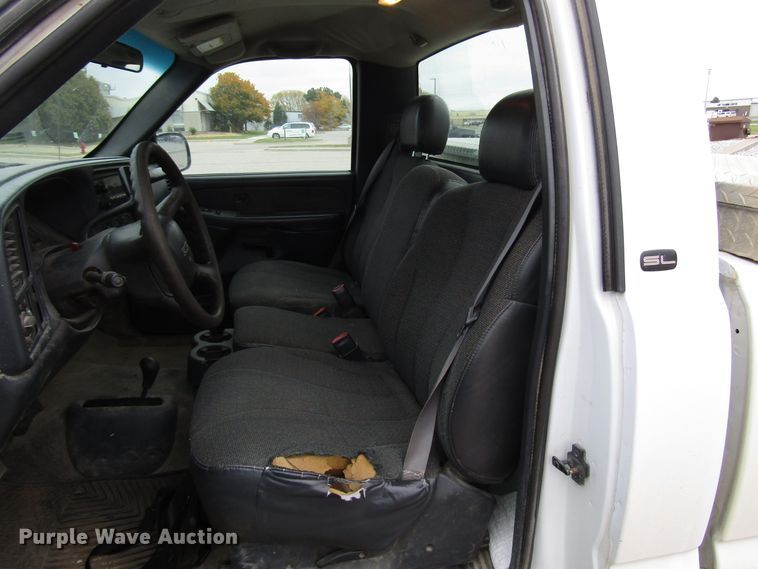 image for item DG6588 2001 GMC Sierra 1500 pickup truck