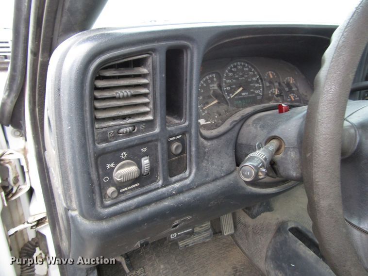 image for item DG6588 2001 GMC Sierra 1500 pickup truck