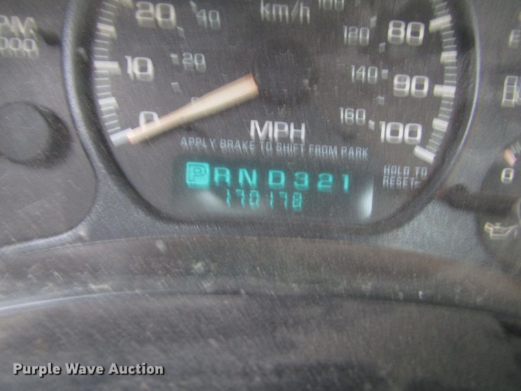 image for item DG6588 2001 GMC Sierra 1500 pickup truck