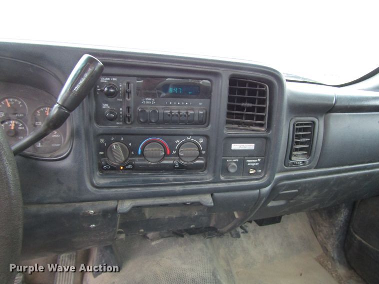 image for item DG6588 2001 GMC Sierra 1500 pickup truck