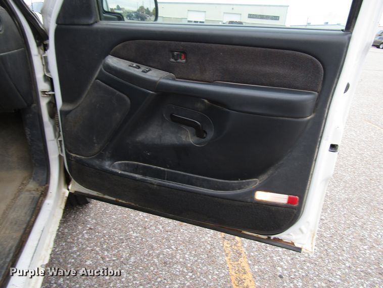 image for item DG6588 2001 GMC Sierra 1500 pickup truck