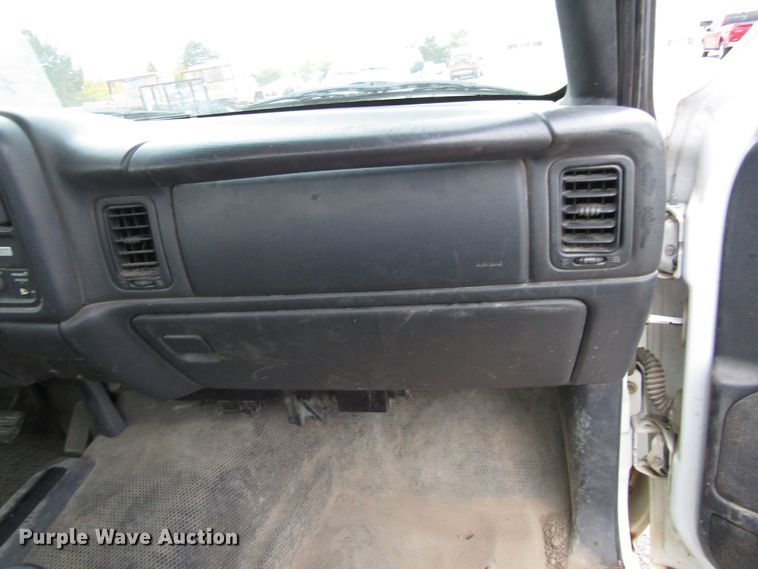 image for item DG6588 2001 GMC Sierra 1500 pickup truck