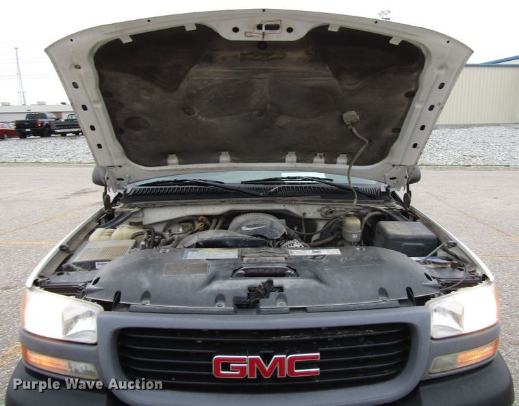 image for item DG6588 2001 GMC Sierra 1500 pickup truck