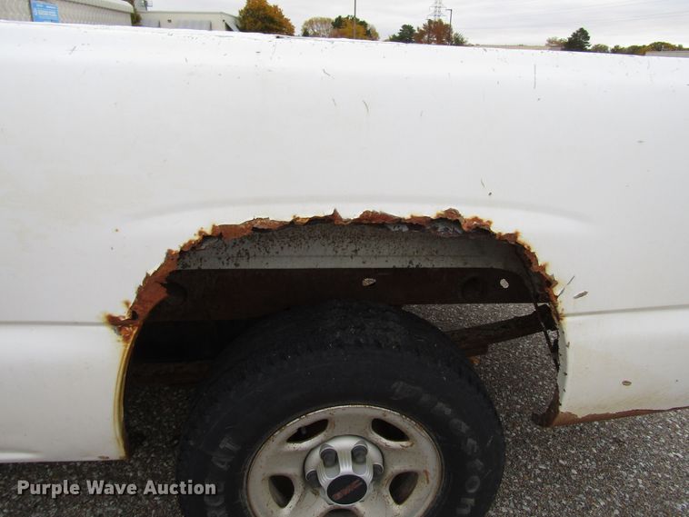 image for item DG6588 2001 GMC Sierra 1500 pickup truck