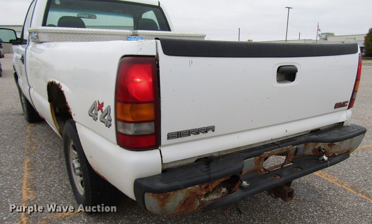 image for item DG6588 2001 GMC Sierra 1500 pickup truck