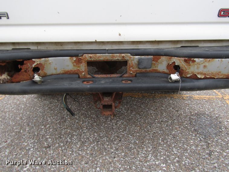 image for item DG6588 2001 GMC Sierra 1500 pickup truck