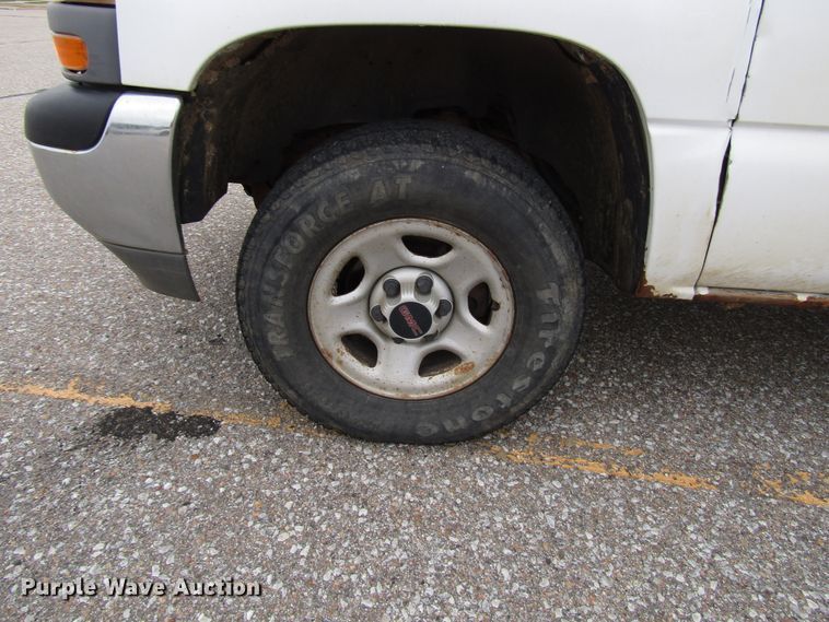 image for item DG6588 2001 GMC Sierra 1500 pickup truck