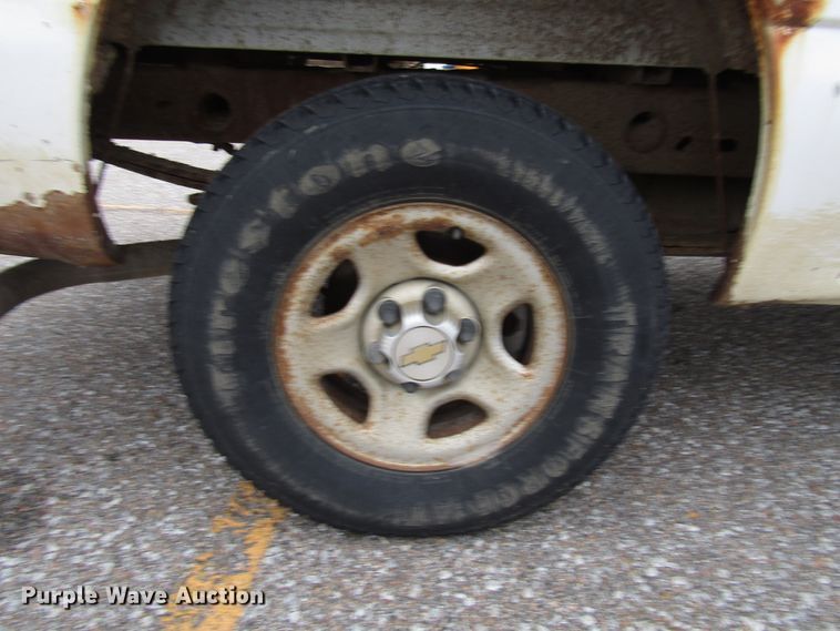 image for item DG6588 2001 GMC Sierra 1500 pickup truck