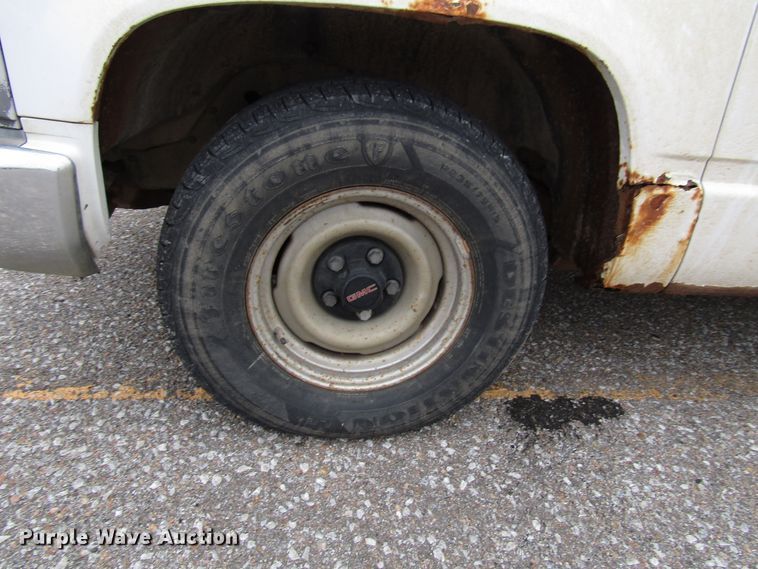 image for item DG6589 1997 GMC Sierra 1500 pickup truck