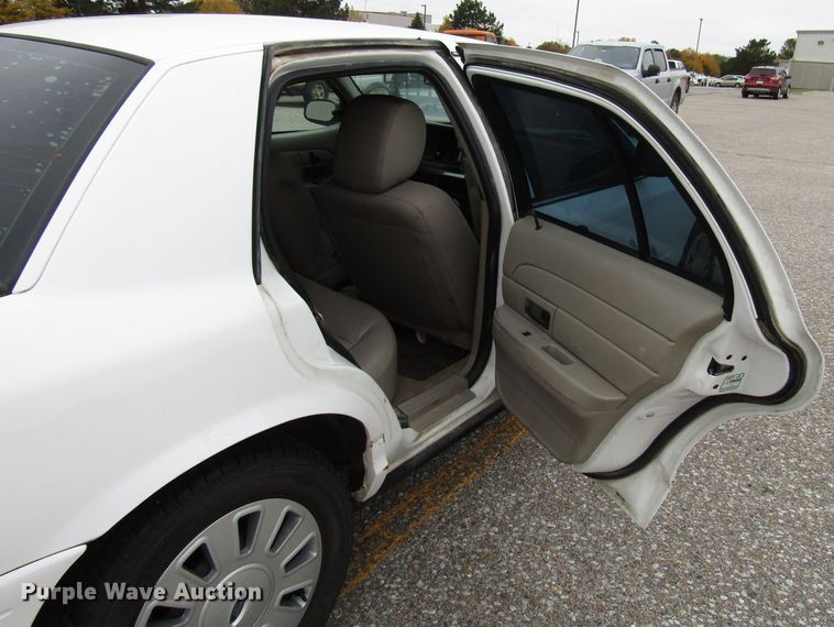 image for item DG6590 2011 Ford Crown Victoria Police Interceptor