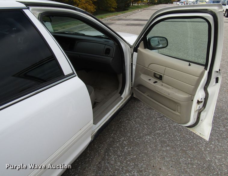 image for item DG6593 2010 Ford Crown Victoria Police Interceptor