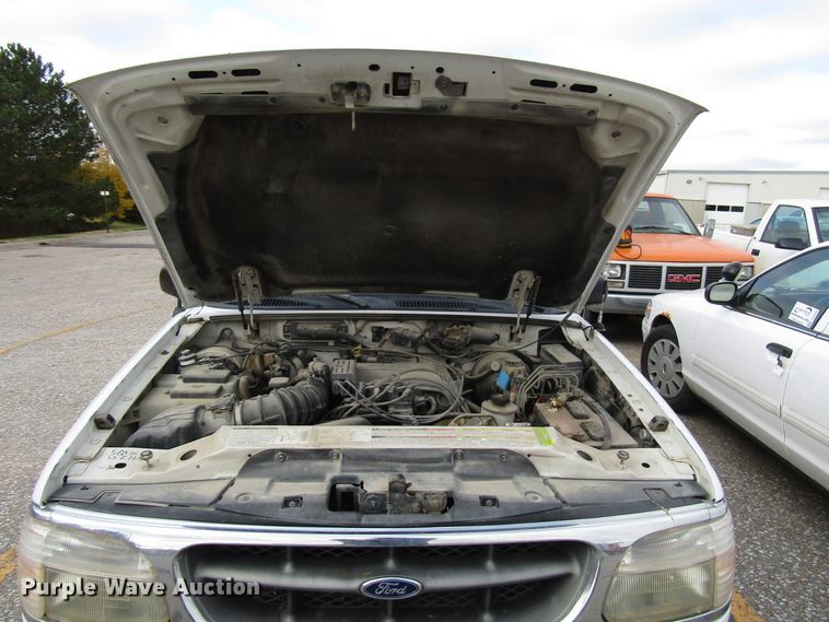 image for item DG6594 1998 Ford Explorer XLT SUV