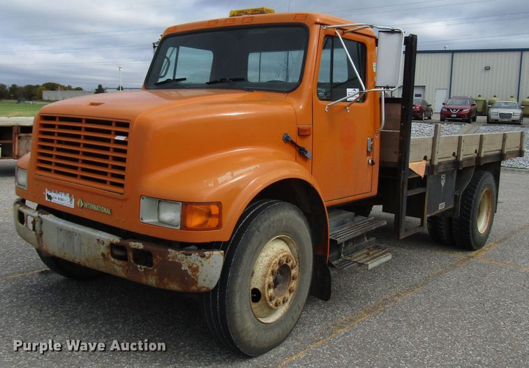 image for item DG6595 1992 International 4600 flatbed truck