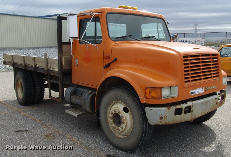 image for item DG6595 1992 International 4600 flatbed truck