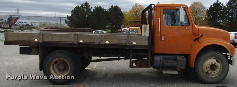 image for item DG6595 1992 International 4600 flatbed truck