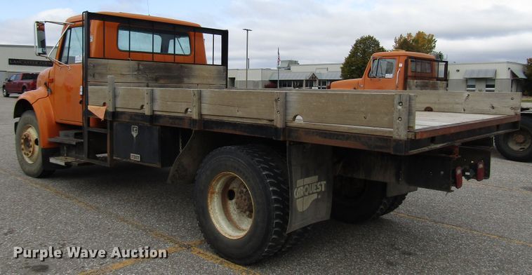 image for item DG6595 1992 International 4600 flatbed truck