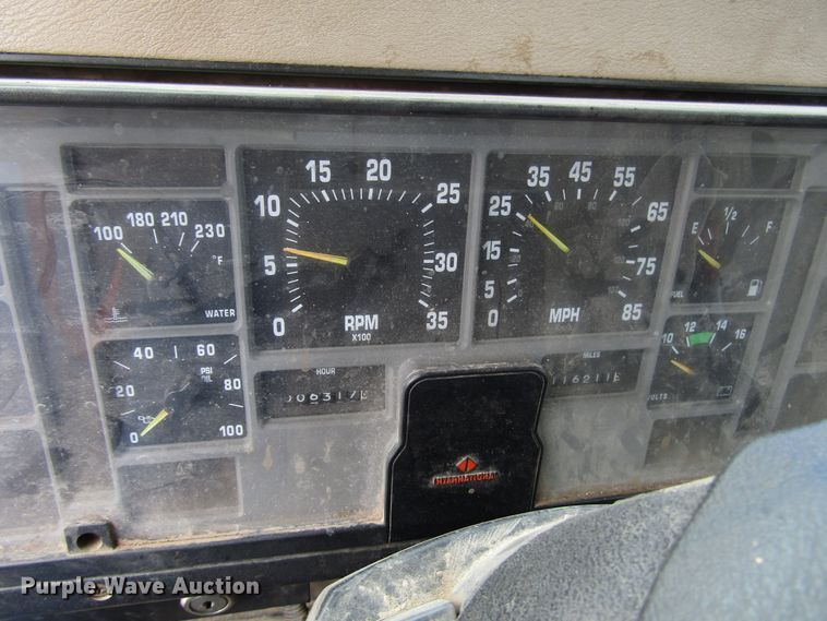 image for item DG6595 1992 International 4600 flatbed truck