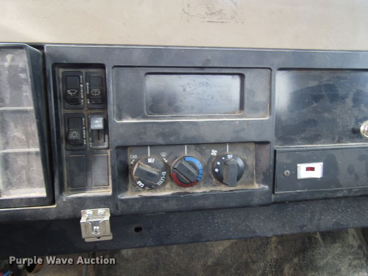 image for item DG6595 1992 International 4600 flatbed truck