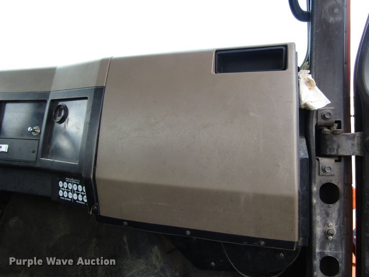 image for item DG6595 1992 International 4600 flatbed truck