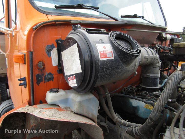 image for item DG6595 1992 International 4600 flatbed truck