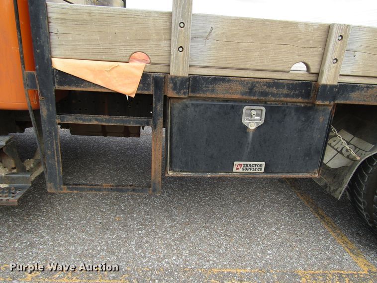 image for item DG6595 1992 International 4600 flatbed truck