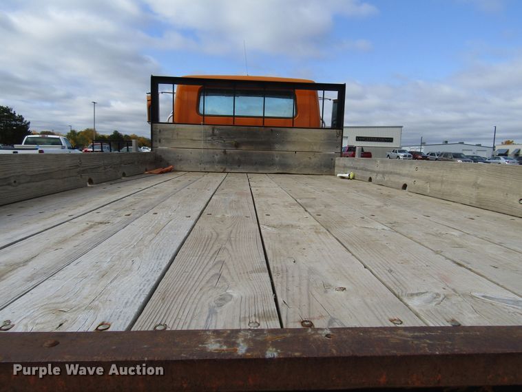 image for item DG6595 1992 International 4600 flatbed truck