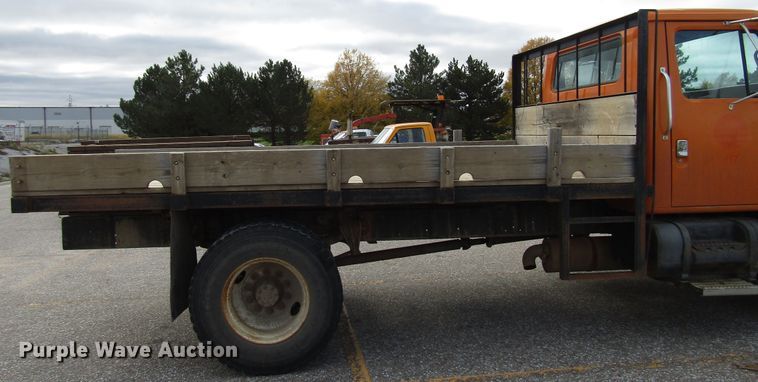image for item DG6595 1992 International 4600 flatbed truck