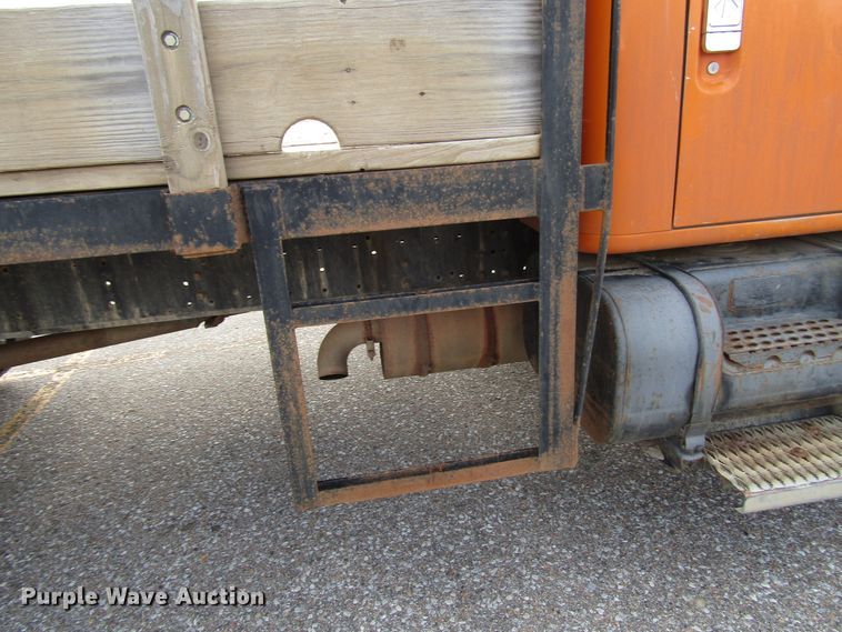 image for item DG6595 1992 International 4600 flatbed truck