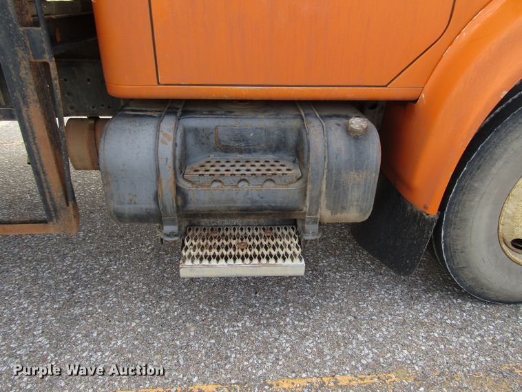 image for item DG6595 1992 International 4600 flatbed truck