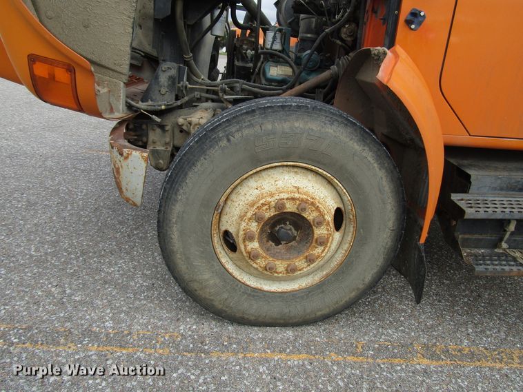 image for item DG6595 1992 International 4600 flatbed truck