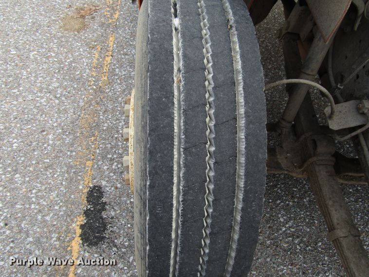 image for item DG6595 1992 International 4600 flatbed truck