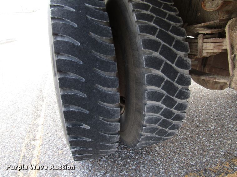 image for item DG6595 1992 International 4600 flatbed truck