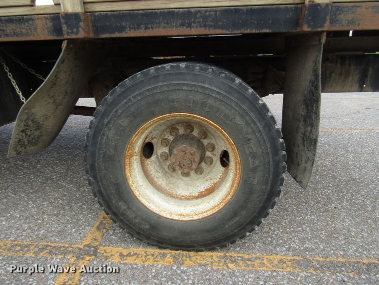 image for item DG6595 1992 International 4600 flatbed truck