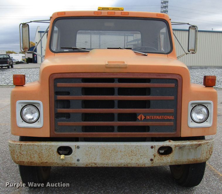 image for item DG6596 1987 International 1654 flatbed truck