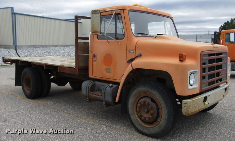 image for item DG6596 1987 International 1654 flatbed truck