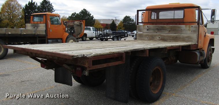 image for item DG6596 1987 International 1654 flatbed truck