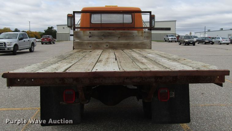 image for item DG6596 1987 International 1654 flatbed truck