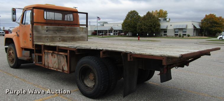image for item DG6596 1987 International 1654 flatbed truck