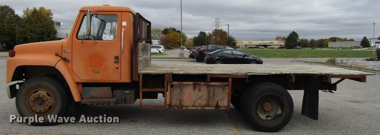 image for item DG6596 1987 International 1654 flatbed truck