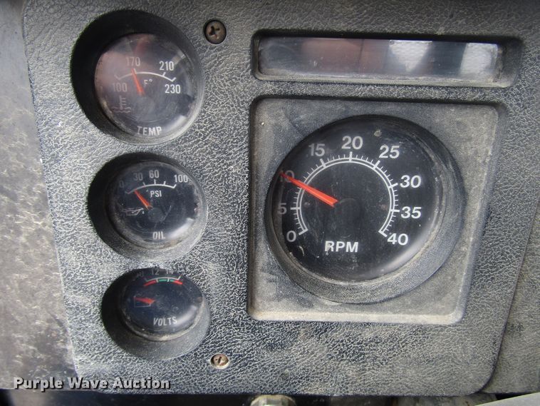 image for item DG6596 1987 International 1654 flatbed truck