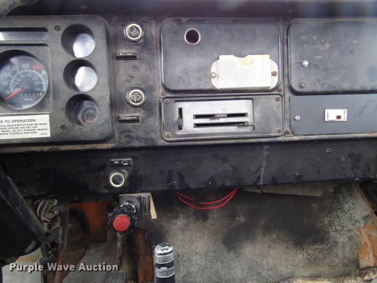 image for item DG6596 1987 International 1654 flatbed truck