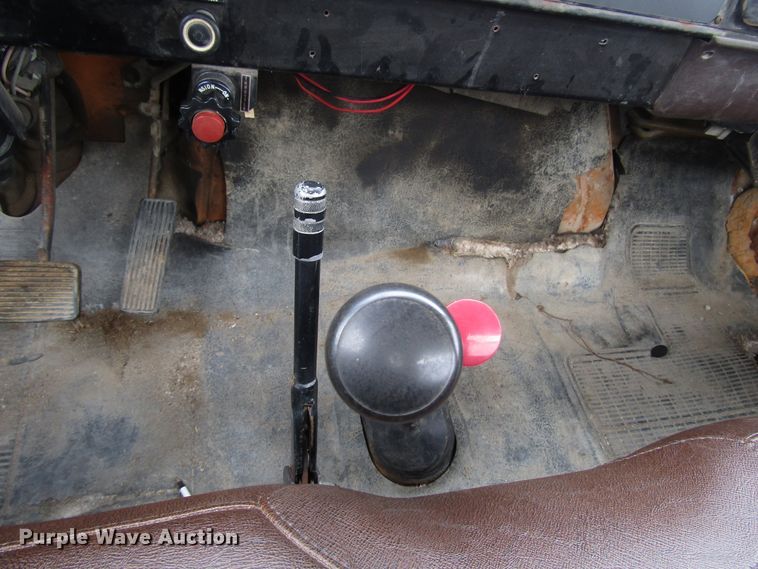 image for item DG6596 1987 International 1654 flatbed truck