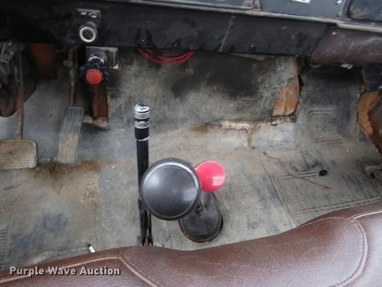 image for item DG6596 1987 International 1654 flatbed truck